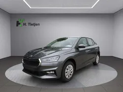 Grau Neu 2025 Skoda Fabia Essence | 17.190 € (Guter Preis)