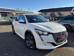 Weiß Gebraucht 2021 Peugeot e-208 Active Kleinwagen | 17.650 € (Etwas zu teuer)