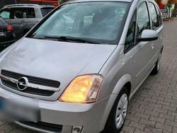 Grau Gebraucht 2005 Opel Meriva Van / Kleinbus | 2.850 € (Fairer Preis)