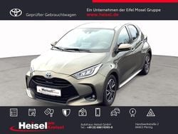 Manganbronze metallic Gebraucht 2020 Toyota Yaris Hybrid Basis Limousine | 14.990 € (Guter Preis)
