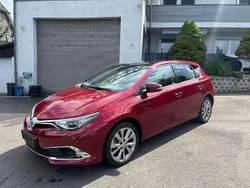 Red mc. Gebraucht 2017 Toyota Auris Hybrid Executive Kleinwagen | 14.750 € (Fairer Preis)