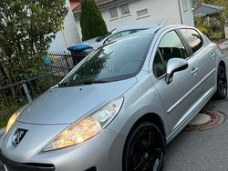 Silber Gebraucht 2009 Peugeot 207 Kleinwagen | 2.800 € (Fairer Preis)