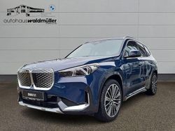 Blau Neu 2025 BMW iX1 xLine SUV | 54.590 € (Etwas zu teuer)