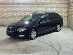 Schwarz Gebraucht 2011 Skoda Superb Comfort Kombi | 5.450 € (Fairer Preis)