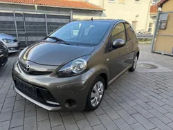 Grün Gebraucht 2013 Toyota Aygo Kleinwagen | 5.999 € (Fairer Preis)