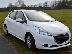 Weiß Gebraucht 2014 Peugeot 208 Active Kleinwagen | 5.600 € (Fairer Preis)