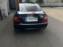 Schwarz Gebraucht 2007 Mercedes E320 Avantgarde Limousine | 9.150 €