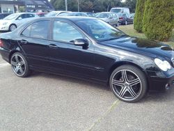 Obsidianschwarz metalliclack (metallic) Gebraucht 2005 Mercedes C200 Limousine | 2.290 € (Guter Preis)