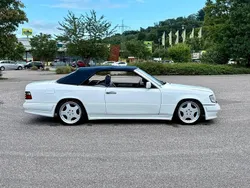 Weiß Gebraucht 1995 Mercedes E320 AMG Cabrio | 36.500 €