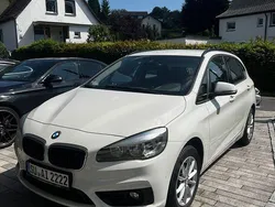 Weiß Gebraucht 2016 BMW 218 Active Tourer Van / Kleinbus | 12.000 € (Guter Preis)