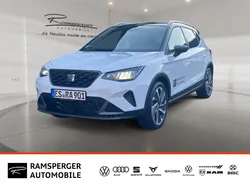 Weiß (glacial weiß metallic / midnight schwarz) Gebraucht 2025 Seat Arona FR SUV | 29.940 € (Teuer)