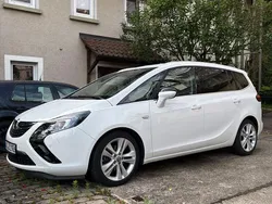 Weiß Gebraucht 2015 Opel Zafira Tourer Selection Van / Kleinbus | 12.500 € (Teuer)