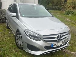Grau Gebraucht 2016 Mercedes B180 Van / Kleinbus | 13.990 € (Guter Preis)