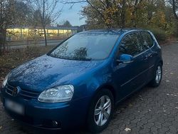 Blau Gebraucht 2007 VW Golf V Kleinwagen | 2.400 € (Fairer Preis)