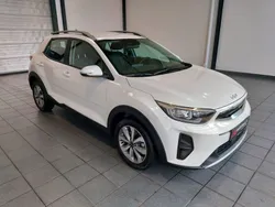 Weiß Gebraucht 2024 Kia Stonic Vision SUV | 19.470 € (Fairer Preis)