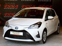 Weiß Gebraucht 2020 Toyota Yaris Hybrid Business Edition Limousine | 12.980 € (Fairer Preis)