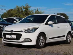 Weiß Gebraucht 2016 Hyundai i20 Trend Kleinwagen | 9.950 € (Fairer Preis)