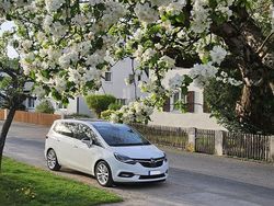 Weiß Gebraucht 2018 Opel Zafira Tourer Van / Kleinbus | 15.900 € (Etwas zu teuer)