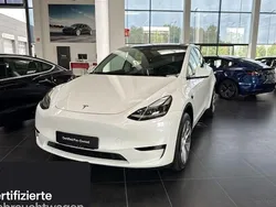 Weiß Gebraucht 2024 Tesla Model Y Long Range RWD SUV | 39.900 € (Fairer Preis)