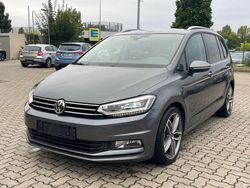 Grau Gebraucht 2016 VW Touran Comfortline Van / Kleinbus | 10.900 €