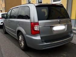 Grau Gebraucht 2015 Lancia Voyager S Van / Kleinbus | 5.980 € (Guter Preis)