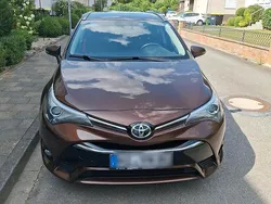Braun Gebraucht 2015 Toyota Avensis Business Edition Kombi | 9.790 € (Fairer Preis)