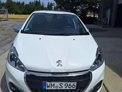 Weiß Gebraucht 2019 Peugeot 208 Kleinwagen | 8.850 € (Guter Preis)