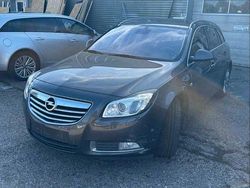 Grau Gebraucht 2010 Opel Insignia Limousine | 1.600 € (Guter Preis)