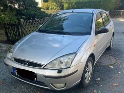 Grau Gebraucht 2002 Ford Focus Ghia Limousine | 1.100 € (Guter Preis)