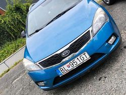 Blau Gebraucht 2010 Kia Ceed Kombi | 1.600 €