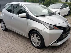 Silber Gebraucht 2017 Toyota Aygo X-play Kleinwagen | 5.500 € (Superpreis)