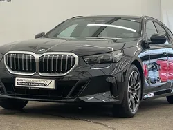 Carbonschwarz Gebraucht 2024 BMW 520 Comfort Edition Kombi | 51.349 € (Superpreis)