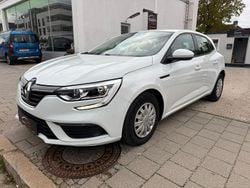 Weiß Gebraucht 2017 Renault Mégane IV Life Limousine | 6.950 € (Guter Preis)
