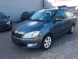 Grau Gebraucht 2011 Skoda Fabia Ambiente Kombi | 2.990 € (Guter Preis)