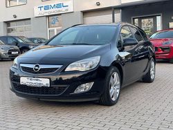 Schwarz Gebraucht 2011 Opel Astra Design Edition Kombi | 5.999 € (Teuer)