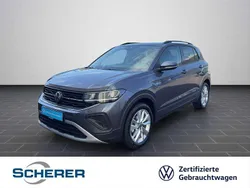 Rauchgrau metallic (metallic) Gebraucht 2024 VW T-Cross Life SUV | 21.990 € (Fairer Preis)