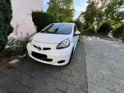 Weiß Gebraucht 2011 Toyota Aygo Kleinwagen | 2.500 € (Fairer Preis)