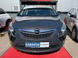Grau Gebraucht 2015 Opel Zafira Tourer drive Van / Kleinbus | 8.990 € (Guter Preis)