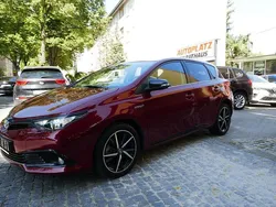 Weinrot Gebraucht 2017 Toyota Auris Hybrid Style Limousine | 14.450 € (Fairer Preis)