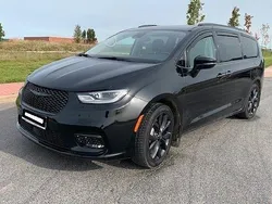 Schwarz Gebraucht 2021 Chrysler Pacifica SUV | 25.100 € (Etwas zu teuer)