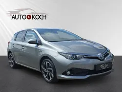 Silber Gebraucht 2015 Toyota Auris Hybrid Design Limousine | 12.690 € (Guter Preis)