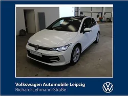Pure white uni Gebraucht 2024 VW Golf VIII Life Kleinwagen | 23.430 € (Guter Preis)