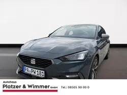 Blau Neu 2024 Seat Leon FR Limousine | 27.490 € (Teuer)