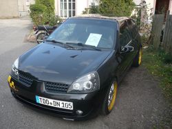 Schwarz metallic Gebraucht 2001 Renault Clio II Dynamique Kleinwagen | 2.333 €