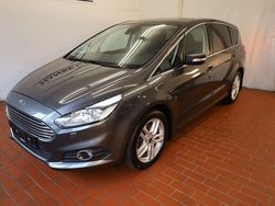 Grau Gebraucht 2018 Ford S-MAX Titanium Van / Kleinbus | 14.490 € (Fairer Preis)