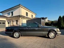 Schwarz Gebraucht 1992 Mercedes E320 Cabrio | 21.900 €