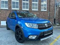 Blau Gebraucht 2018 Dacia Sandero Celebration Kleinwagen | 7.990 € (Guter Preis)