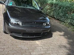 Schwarz Gebraucht 2002 VW Golf IV Kleinwagen | 1.200 € (Fairer Preis)