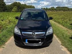 Schwarz Gebraucht 2011 Opel Zafira Family Van / Kleinbus | 3.999 € (Fairer Preis)