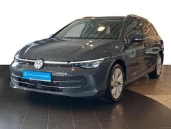 Grau (delfingrau metallic) Gebraucht 2024 VW Golf VIII Style Kombi | 34.551 € (Teuer)